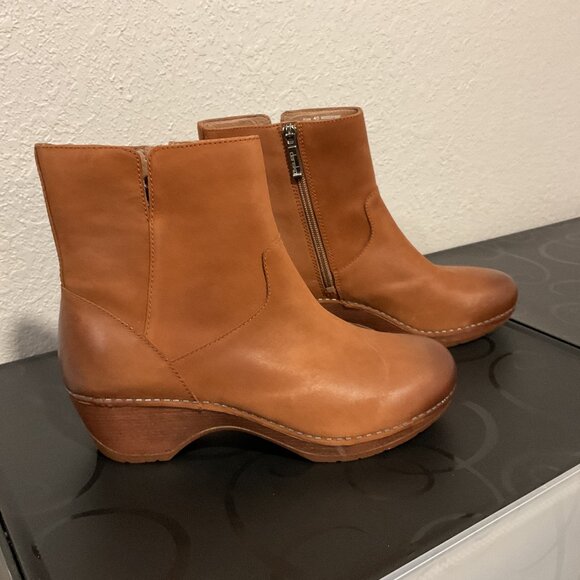 NWOB Dansko leather zip ankle boots 40 - Picture 1 of 9